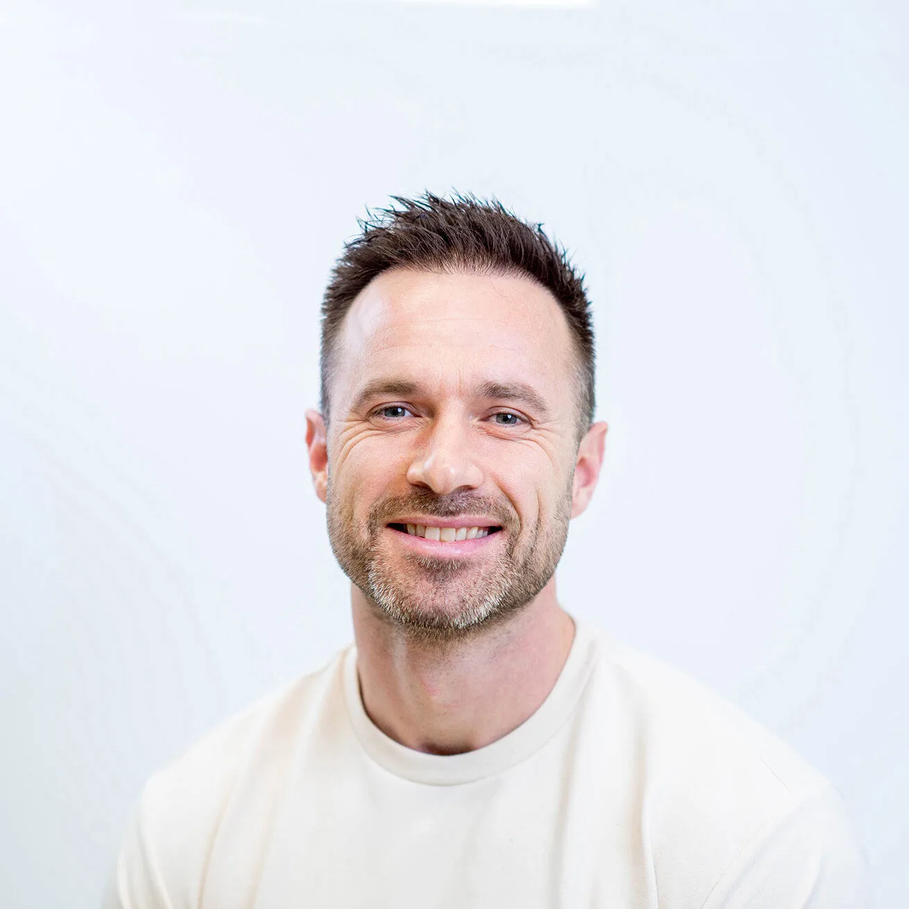 Close-up of Andreas van der Hoek after his hair transplant with fuller, natural-looking hair.